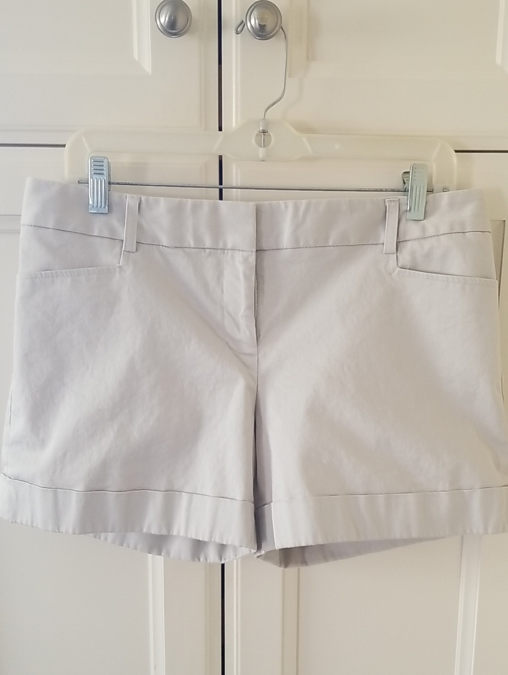Express Women's Light Beige Cuffed Chino Shorts - Size 8